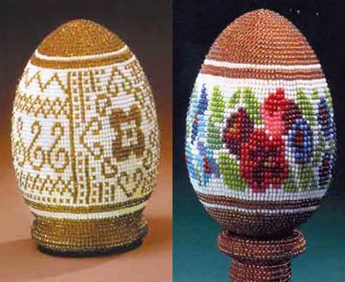 Яйца с орнаментом и цветами бисером