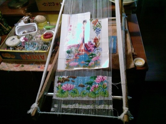 Плетение картин из бисера на станке