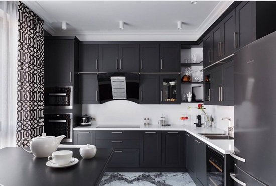 кухня в черном цвете фото